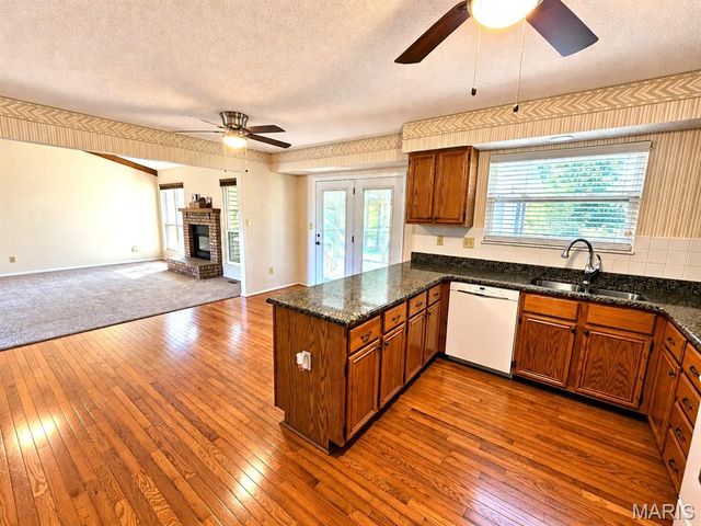 917 Burn Oak, St Charles, MO 63303