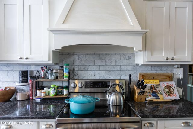 2421 Clarendon Ave, Louisville, KY 40205