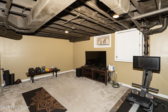 2421 Clarendon Ave, Louisville, KY 40205