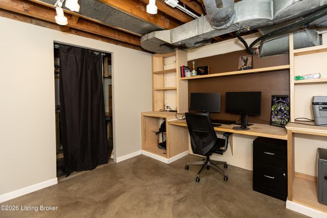 2421 Clarendon Ave, Louisville, KY 40205