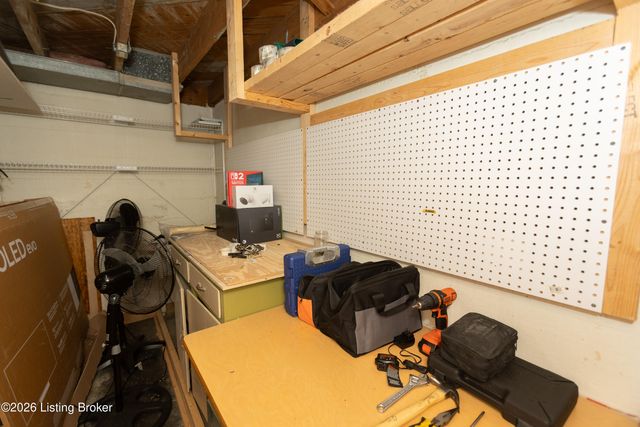 2421 Clarendon Ave, Louisville, KY 40205