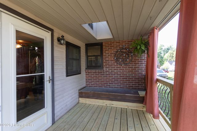 2421 Clarendon Ave, Louisville, KY 40205