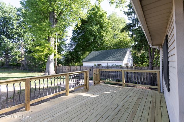 2421 Clarendon Ave, Louisville, KY 40205