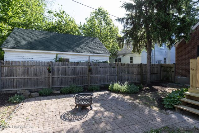 2421 Clarendon Ave, Louisville, KY 40205