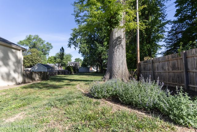 2421 Clarendon Ave, Louisville, KY 40205