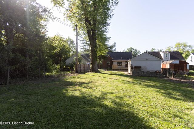 2421 Clarendon Ave, Louisville, KY 40205