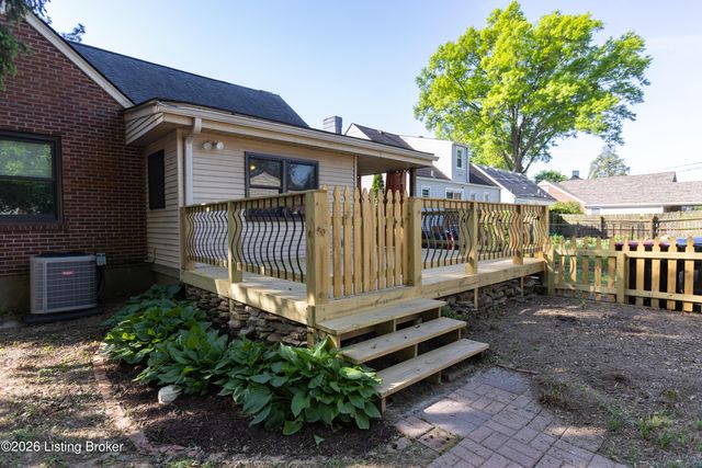 2421 Clarendon Ave, Louisville, KY 40205