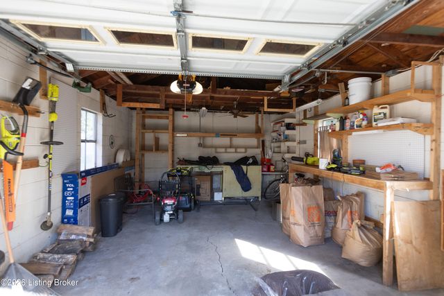 2421 Clarendon Ave, Louisville, KY 40205