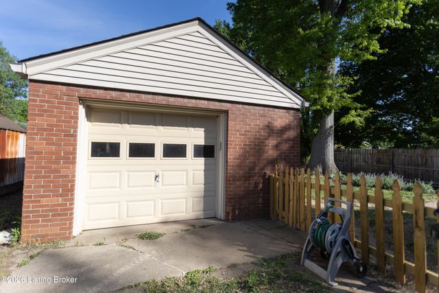 2421 Clarendon Ave, Louisville, KY 40205