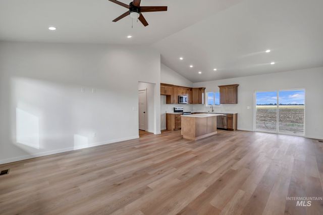 910 23rd Ave E, Jerome, ID 83338