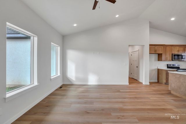 910 23rd Ave E, Jerome, ID 83338