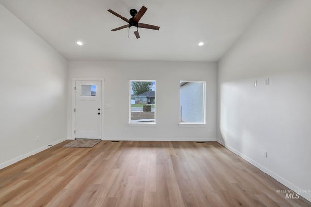 910 23rd Ave E, Jerome, ID 83338