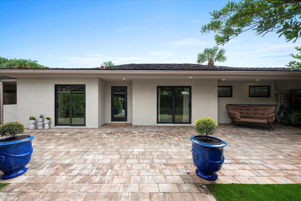 11683 Wimbledon Circle, Wellington, FL 33414