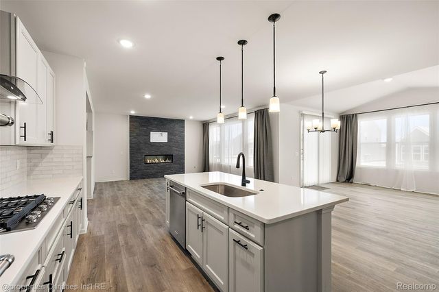 2436 Parkshore Drive, Commerce Charter Township, MI 48382