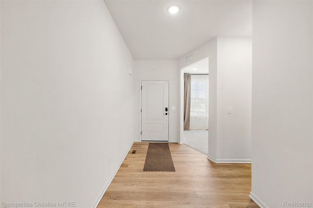 2436 Parkshore Drive, Commerce Charter Township, MI 48382