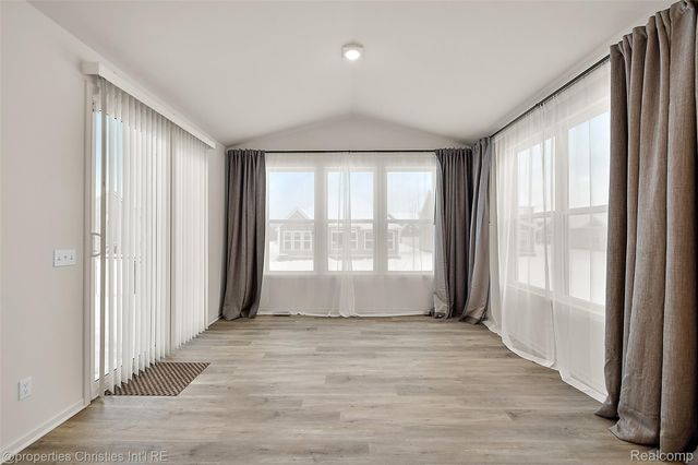 2436 Parkshore Drive, Commerce Charter Township, MI 48382