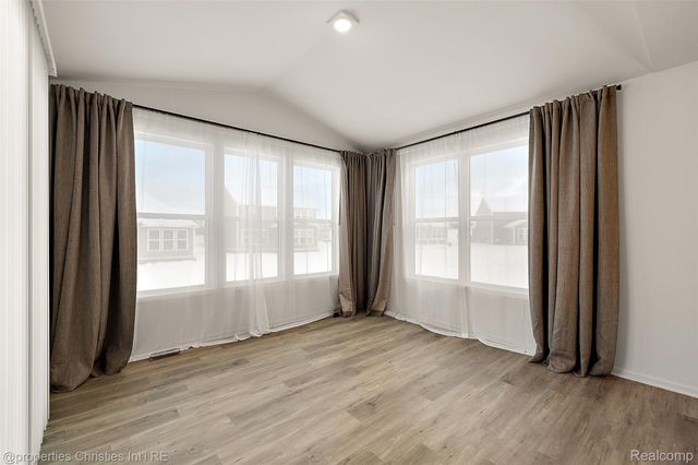 2436 Parkshore Drive, Commerce Charter Township, MI 48382