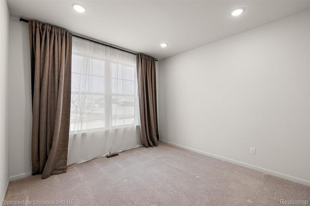 2436 Parkshore Drive, Commerce Charter Township, MI 48382