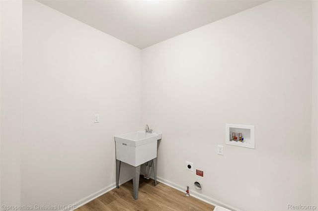 2436 Parkshore Drive, Commerce Charter Township, MI 48382