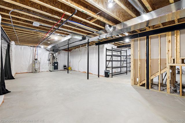 2436 Parkshore Drive, Commerce Charter Township, MI 48382