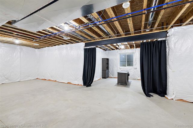 2436 Parkshore Drive, Commerce Charter Township, MI 48382