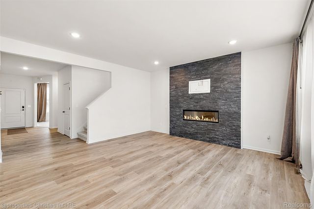 2436 Parkshore Drive, Commerce Charter Township, MI 48382