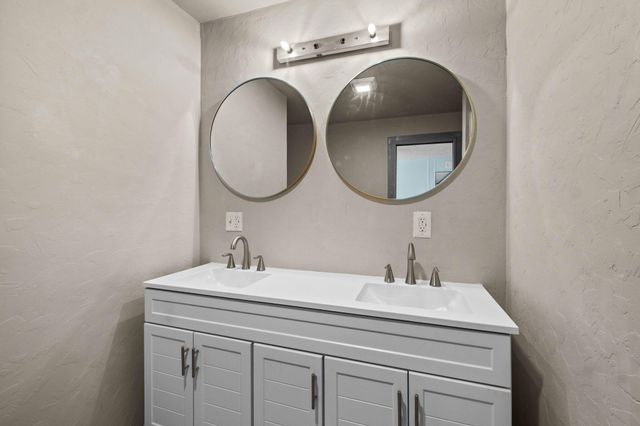 27876 Maple Street, Seligman, MO 65745