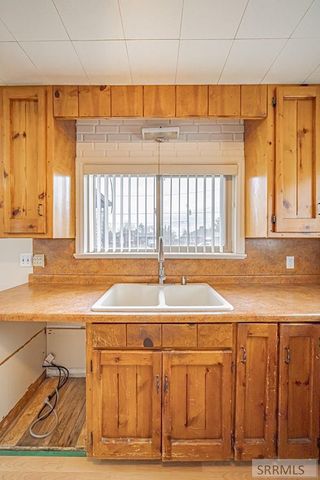 328 N Park Avenue, Shelley, ID 83274