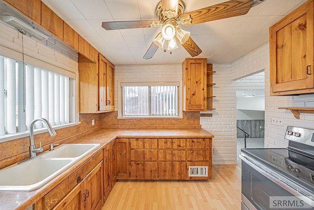 328 N Park Avenue, Shelley, ID 83274