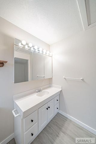 328 N Park Avenue, Shelley, ID 83274