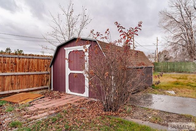 328 N Park Avenue, Shelley, ID 83274