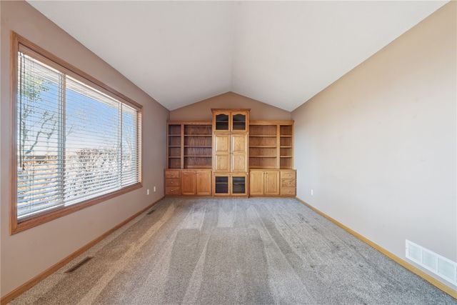 3600 Falcon View Road SW, Cedar Rapids, IA 52404