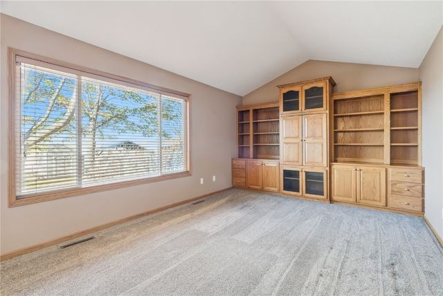 3600 Falcon View Road SW, Cedar Rapids, IA 52404