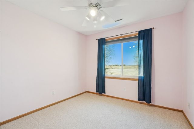 3600 Falcon View Road SW, Cedar Rapids, IA 52404