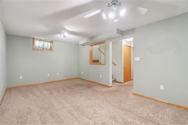 3600 Falcon View Road SW, Cedar Rapids, IA 52404