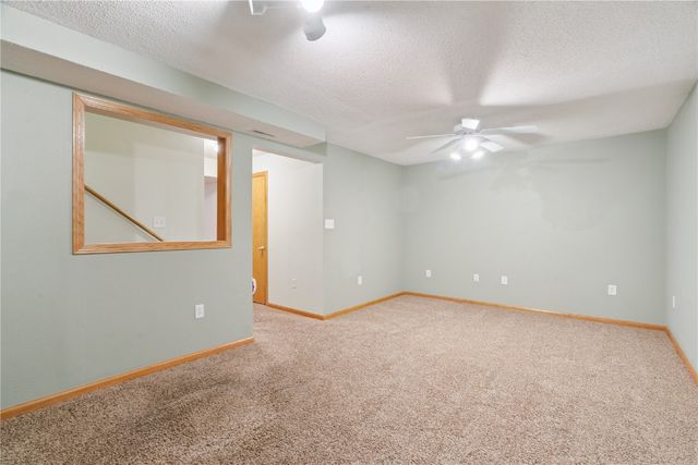 3600 Falcon View Road SW, Cedar Rapids, IA 52404