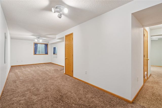 3600 Falcon View Road SW, Cedar Rapids, IA 52404