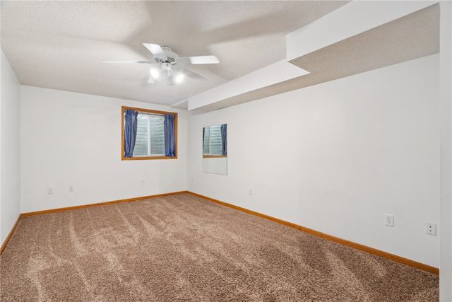 3600 Falcon View Road SW, Cedar Rapids, IA 52404