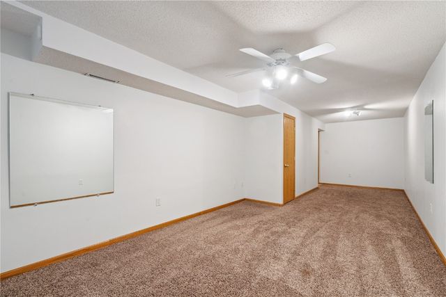 3600 Falcon View Road SW, Cedar Rapids, IA 52404