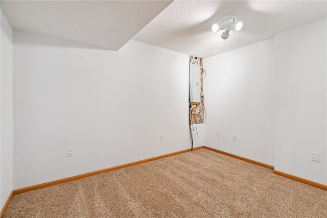 3600 Falcon View Road SW, Cedar Rapids, IA 52404