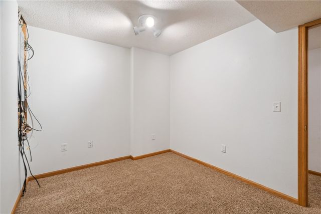 3600 Falcon View Road SW, Cedar Rapids, IA 52404