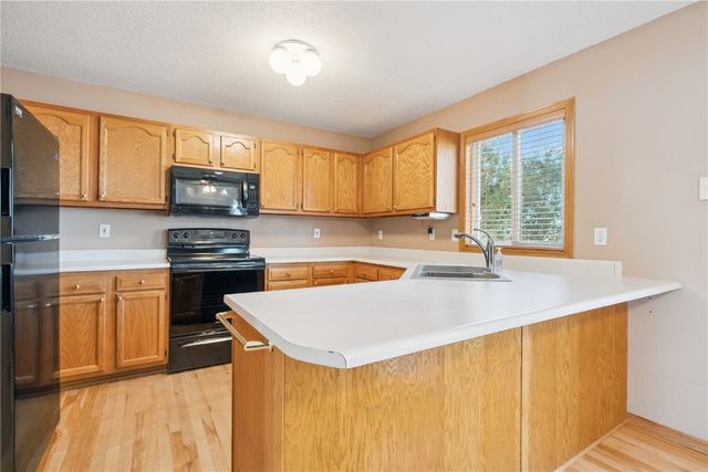 3600 Falcon View Road SW, Cedar Rapids, IA 52404