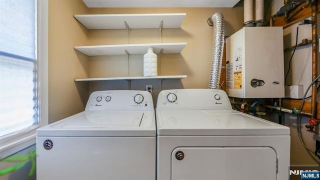 15 Grandview Avenue, Oakland, NJ 07436