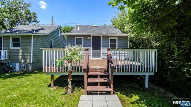 15 Grandview Avenue, Oakland, NJ 07436