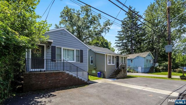 15 Grandview Avenue, Oakland, NJ 07436