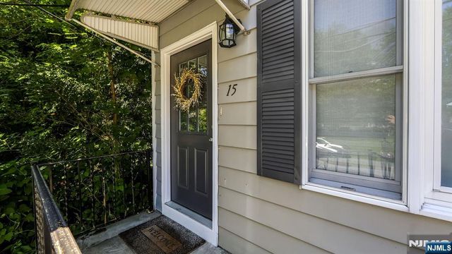 15 Grandview Avenue, Oakland, NJ 07436