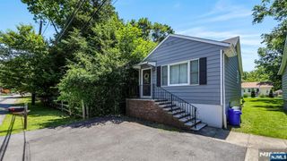 15 Grandview Avenue, Oakland, NJ 07436