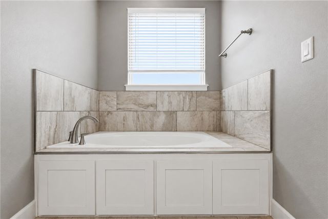 4200 SW Acres Avenue, Bentonville, AR 72713
