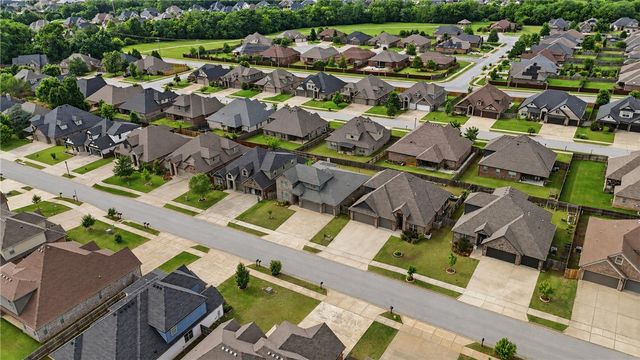 4200 SW Acres Avenue, Bentonville, AR 72713