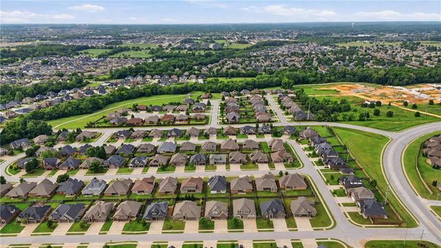 4200 SW Acres Avenue, Bentonville, AR 72713
